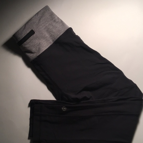 Lululemon black yoga crop - Picture 4 of 8